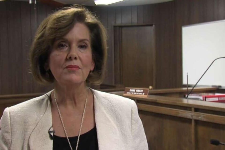Texas, una giudice si rifiuta di celebrare i matrimoni gay dal 2016: il caso alla Corte Suprema