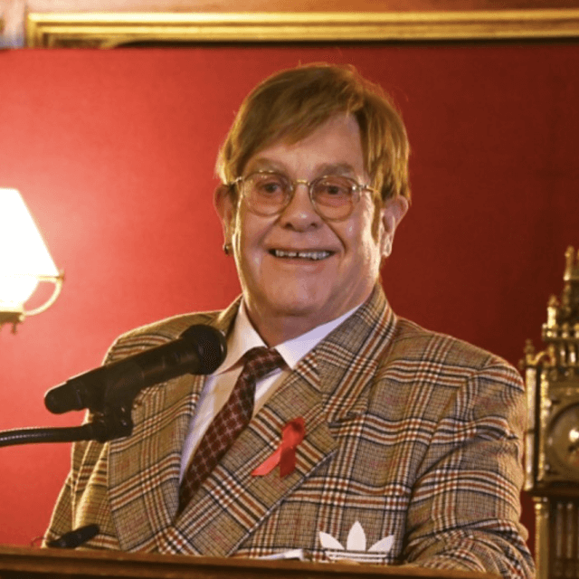 Elton John al parlamento inglese: "Il prossimo premier faccia di più per sradicare l’aids entro il 2030" - Elton John - Gay.it