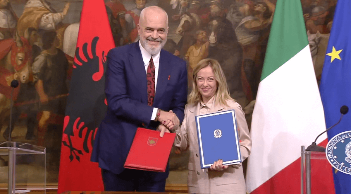 Giorgia Meloni dirotta in Albania 36.000 migranti l’anno. Che fine faranno le persone LGBTQIA+ in fuga dai paesi omobitransfobici africani?