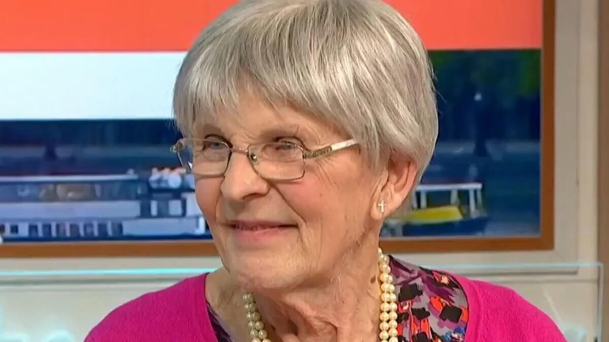 Isobel Jeffrey si è sottoposta ad un intervento chirurgico di riassegnazione di genere a 80 anni