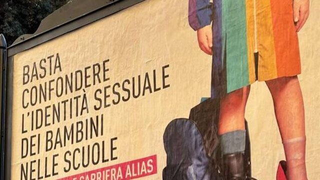 Pubblicità sessiste e omobitransfobiche, Pro Vita sconfitta, cade l’emendamento di FdI - Pro Vita vs. Carriera Alias - Gay.it
