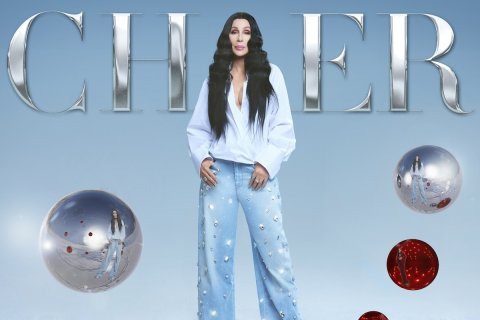 Natale con Cher, Christmas è l'album natalizio del 2024. La cantante ospite di Silvia Toffanin a Verissimo (SPOT) - cher christmas cover - Gay.it