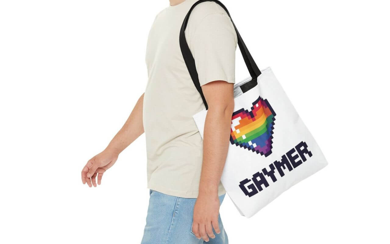 6 regali di Natale queer da fare allǝ tuǝ amicǝ nerd senza foraggiare il rainbow washing - regali di natale queer 3 - Gay.it