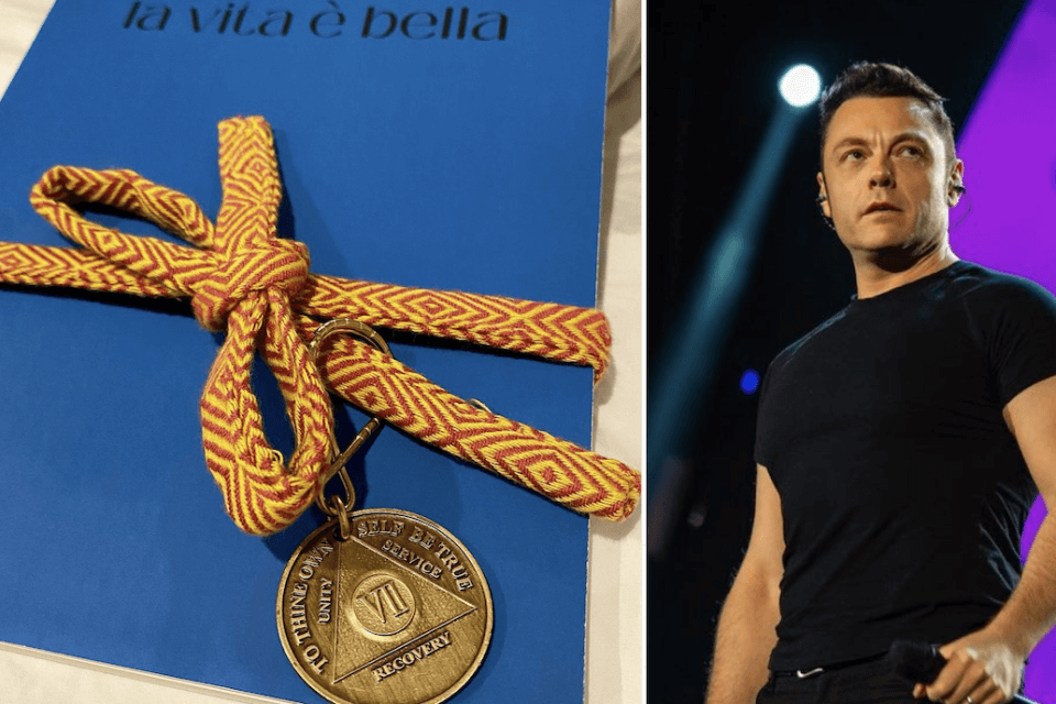Tiziano Ferro festeggia gli 84 mesi di sobrietà: “7 anni dall’ultimo bicchiere”
