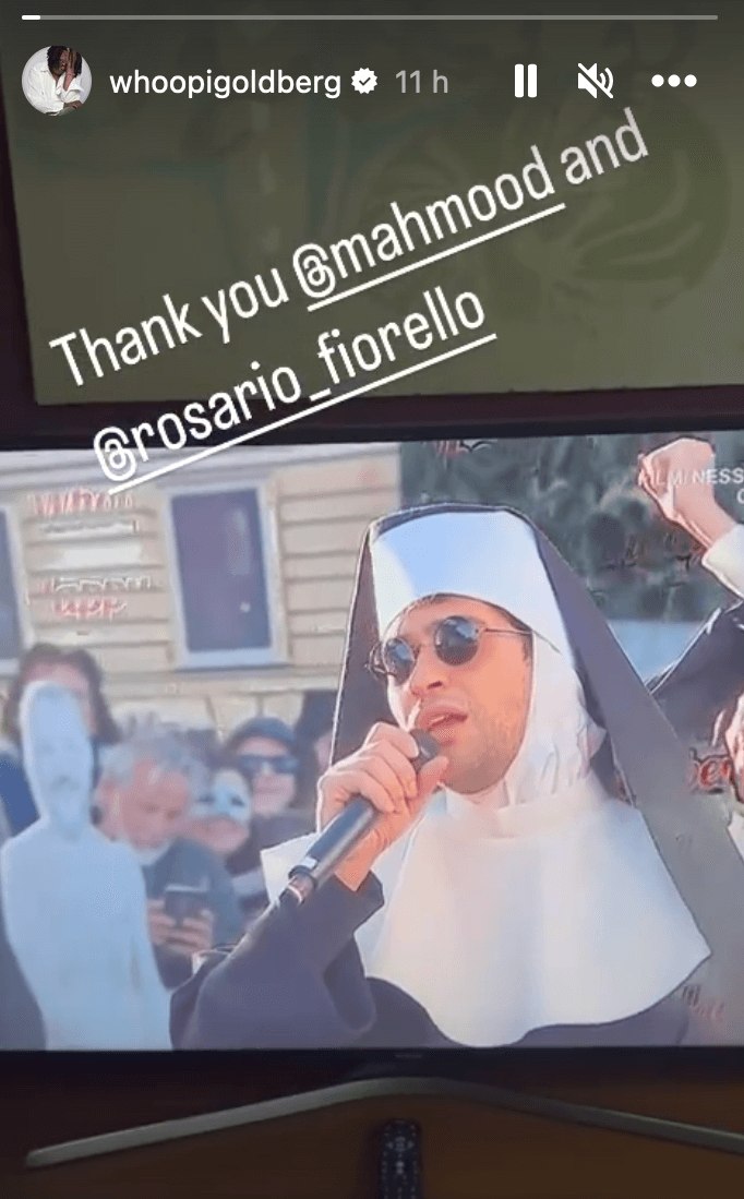 Whoopi Goldberg ringrazia Mahmood e Fiorello in diretta tv USA: "Mi hanno omaggiata" - VIDEO - whoopi goldberg e Mahmood 2 - Gay.it