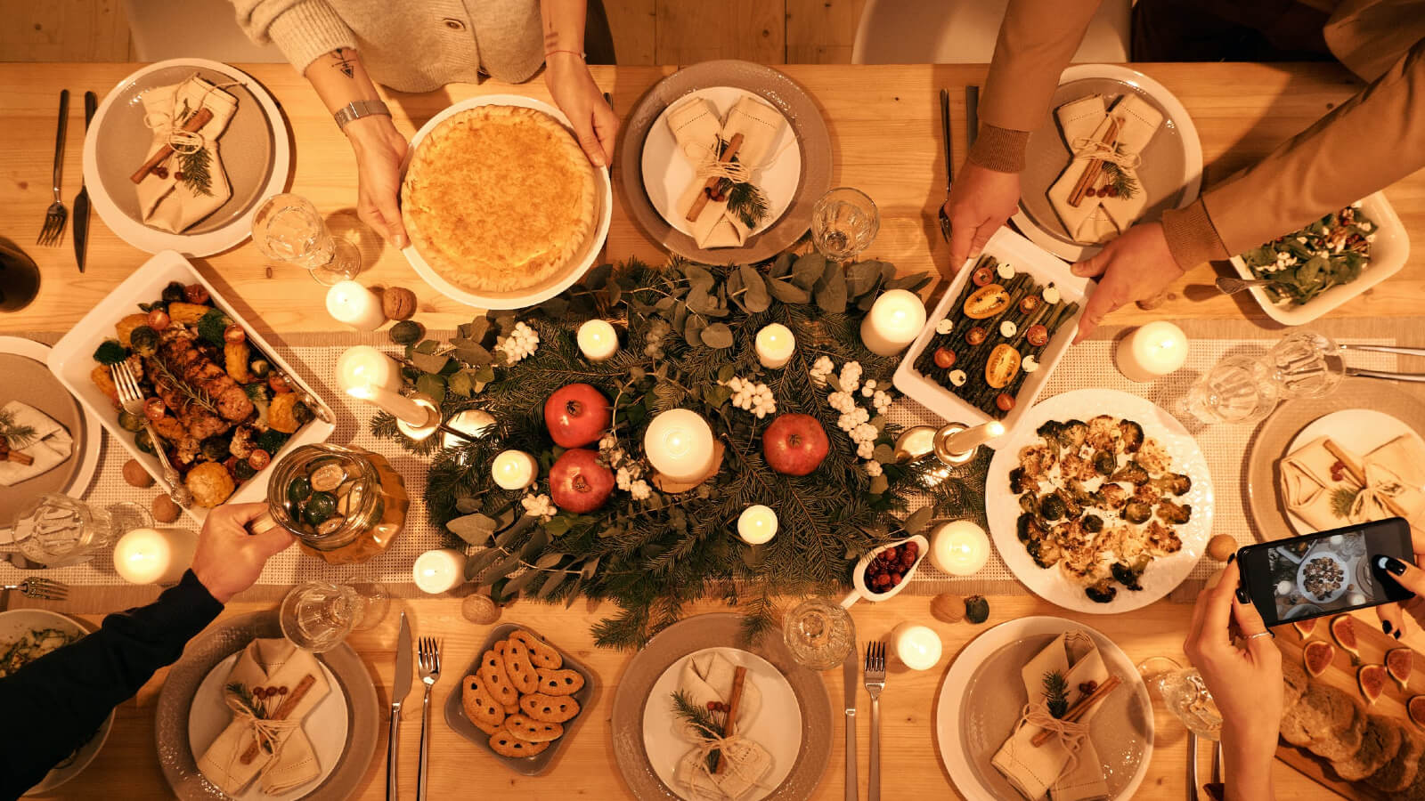 A Natale con “queer” vuoi, per Pasqua ci aggiorniamo: consigli per le feste - CENA NATALIZIA 1 - Gay.it
