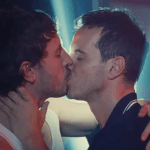 L'ipnotico bacio di Andrew Scott e Paul Mescal nella prima clip di All of Us Strangers - Estranei. VIDEO - Thumbnail