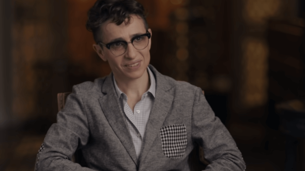 Russia, emesso mandato d’arresto per lə giornalista trans no-binary Masha Gessen