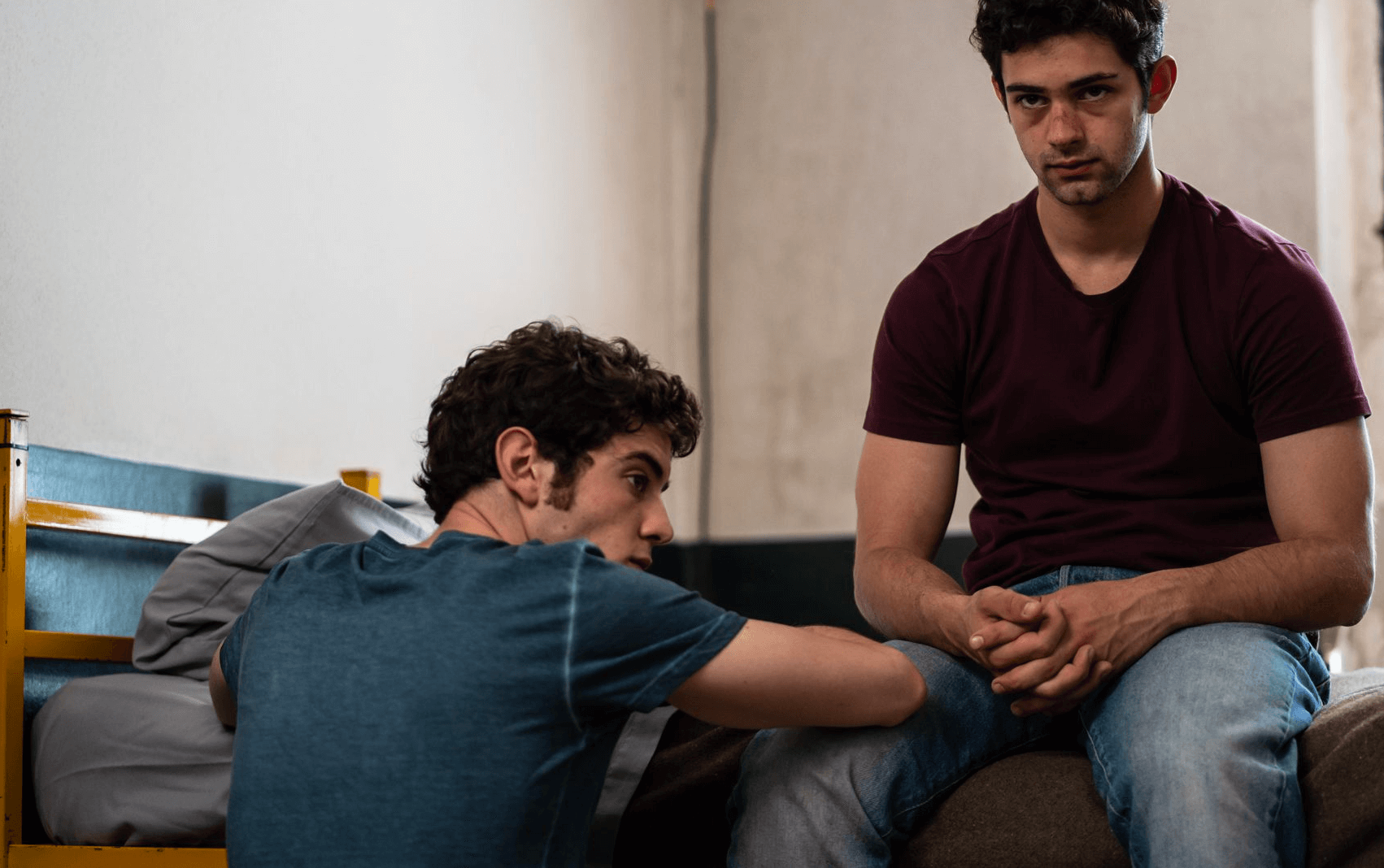 Nicolas Maupas Gay.it in "Mare Fuori" con Massimiliano Caiazzo