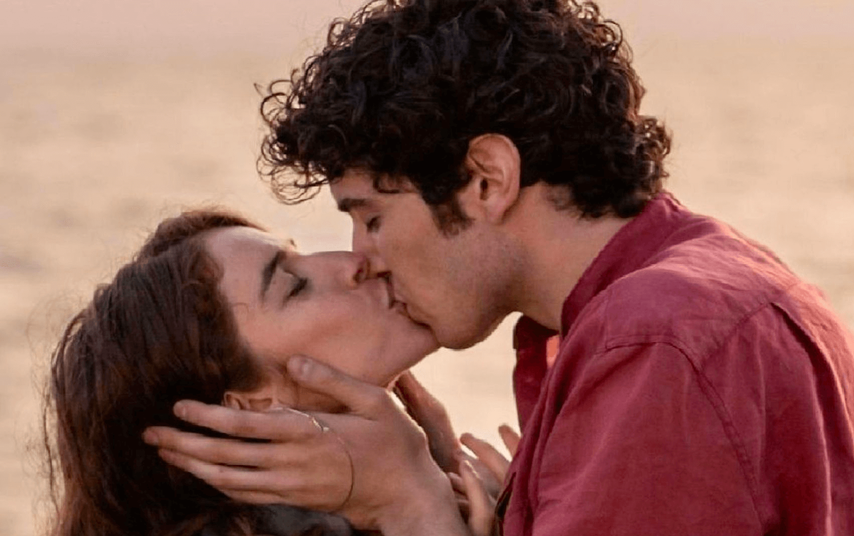 Nicolas Maupas con Valentina Romano in "Mare Fuori"