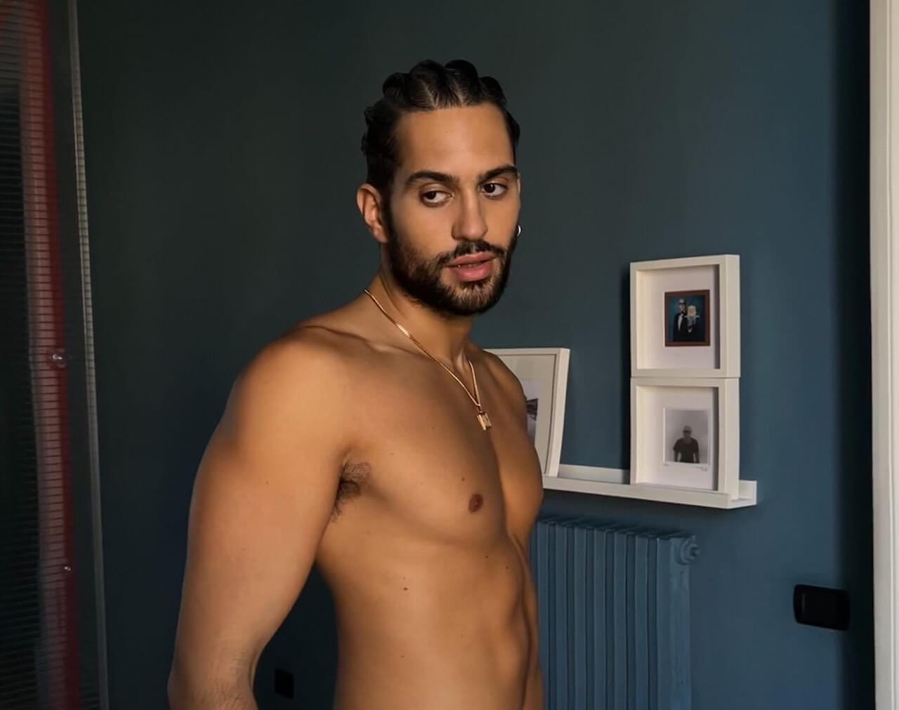 A letto con Mahmood: il nuovo album annunciato dai materassi? - Sanremo 2024 Mahmood - Gay.it