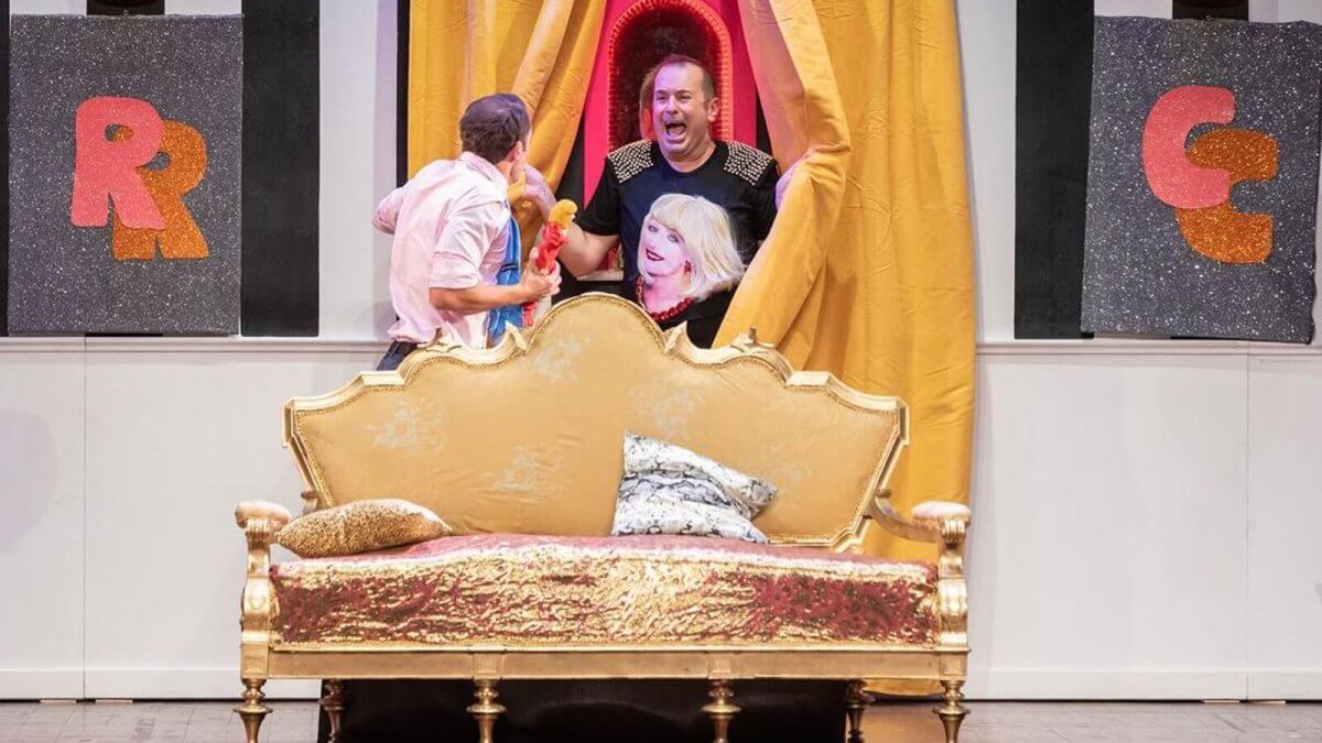 “Fiesta”, il ritorno in teatro dell’omaggio a Raffaella Carrà. Leggi l’intervista all’autore e regista Fabio Canino