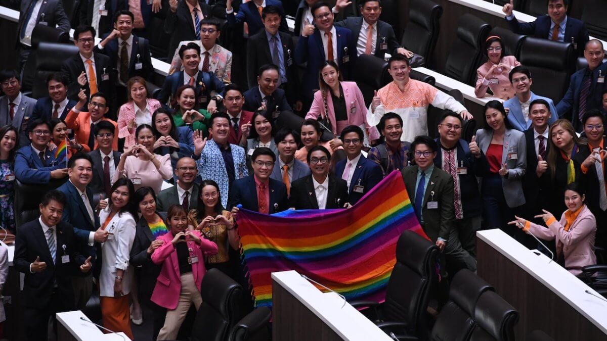 Thailandia, parlamento approva quasi all’unanimità 4 progetti di legge sul matrimonio egualitario