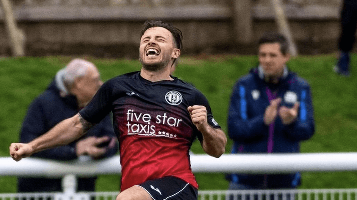 Zander Murray, il primo calciatore dichiaratamente gay di Scozia ha annunciato il ritiro