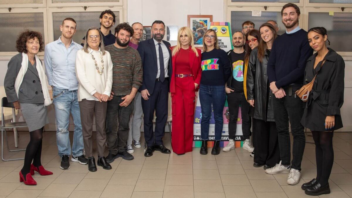 Donatella Versace lotta con noi: sostegno a Milano Check Point nella lotta ad hiv e malattie a trasmissione sessuale