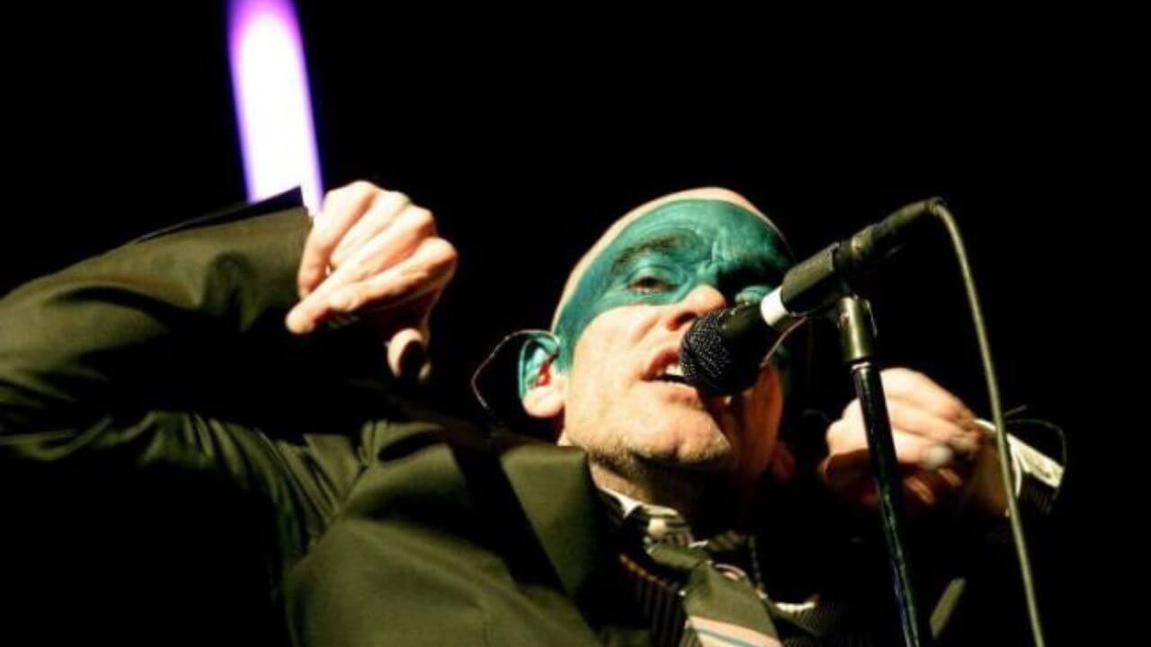Michael Stipe sul binarismo di genere: “Nel ventunesimo secolo stiamo riconoscendo le zone grigie”