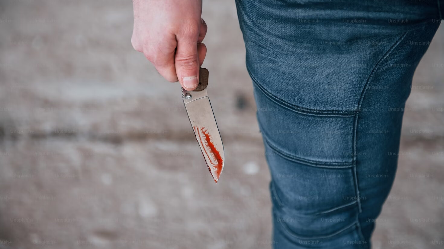 Ragazzo di 15 anni accoltella il padre che lo “accusa” di essere gay durante una lite domestica