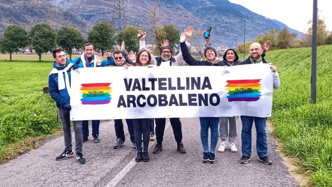 “Manifesti Pro Vita disumani” la risposta LGBTQIA+ a Sondrio è esemplare