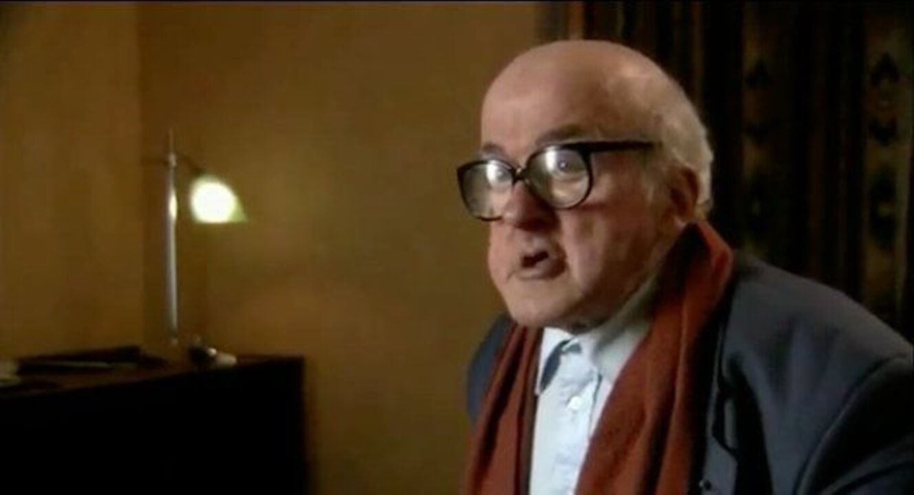 Pierre Seel (1923-2005), fu una delle vittime francesi della furia anti-omosessuale. Nato e cresciuto in Alsazia, fu arrestato dalla Gestapo nel 1941, dopo che le forze tedesche avevano invaso la Francia. Seel e' uno dei cinque sopravvissuti omosessuali che hanno raccontato le loro storie nel film documentario Paragraph 175. Nel 1994 ha pubblicato l’autobiografia Moi, Pierre Seel, déporté homosexual.