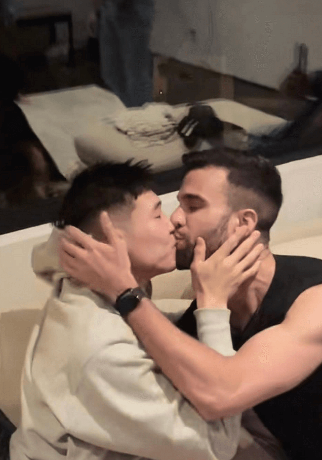 Again Again Again di Joel Kim Booster, il nuovo film dopo Fire Island e le nozze con John-Michael Kelly - Again Again Again di Joel Kim Booster il nuovo film dopo Fire Island e le nozze con John Michael Kelly 3 - Gay.it