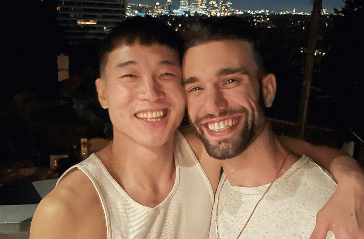 Joel Kim Booster e il discorso di un pastore metodista che l'ha salvato "quando ero un adolescente gay" - Again Again Again di Joel Kim Booster il nuovo film dopo Fire Island e le nozze con John Michael Kelly 4 - Gay.it