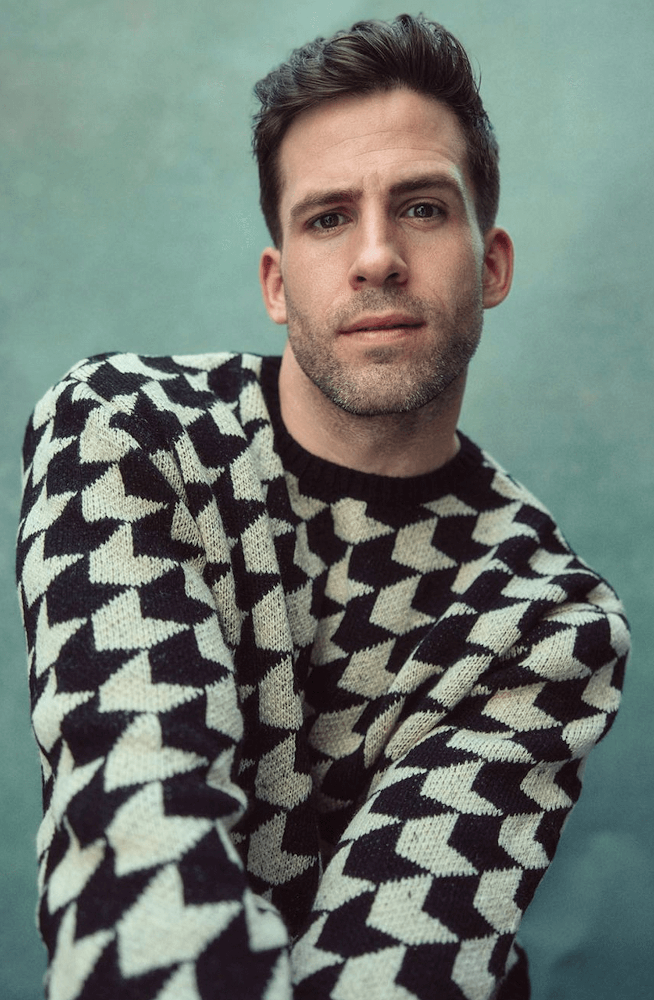 Un inganno di troppo, Dino Fetscher e l'importanza di una sana rappresentazione LGBTQIA+ in tv - Dino Fetscher 4 - Gay.it