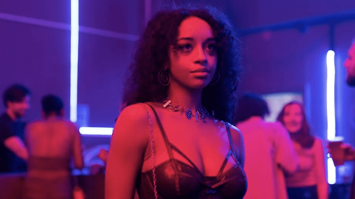 Domino Day, trailer e sinossi della serie BBC con streghe queer