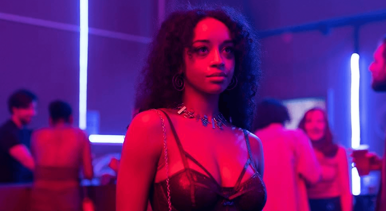 Domino Day, trailer e sinossi della serie BBC con streghe queer