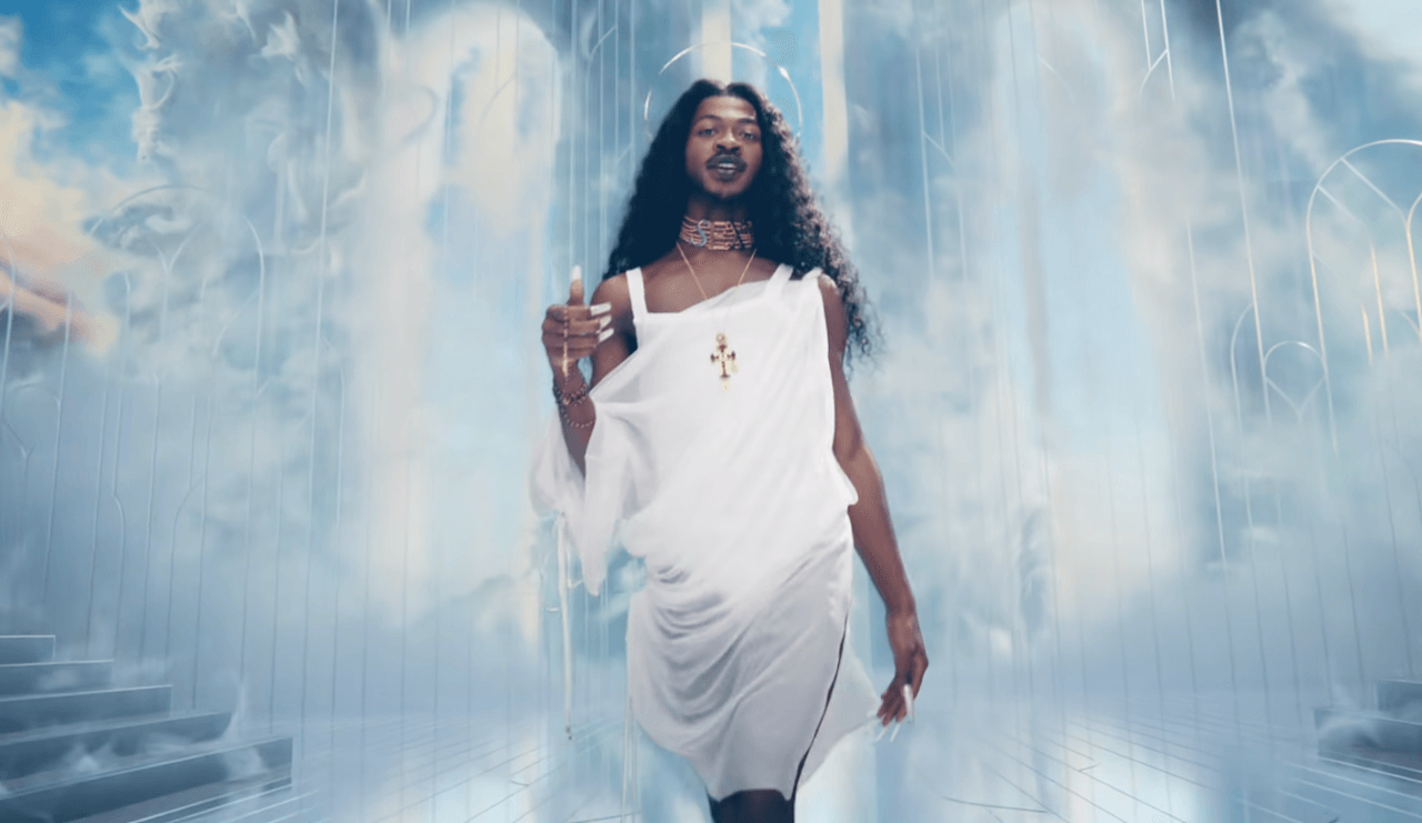 È risorto! Lil Nas X fa impazzire tuttə con il video ufficiale di J Christ