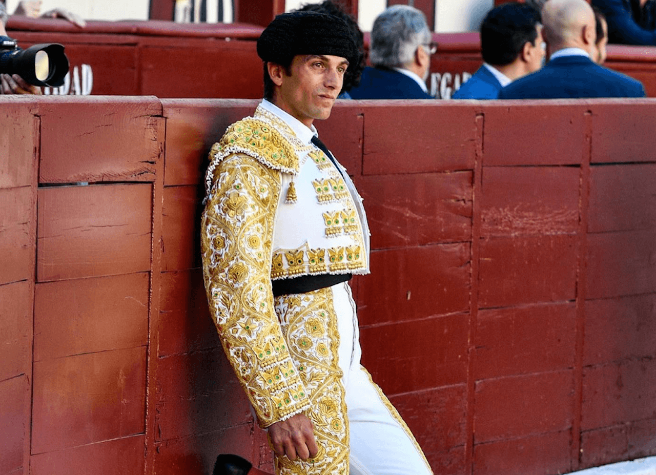 Peter Tatchell scrive al torero Mario Alcalde dopo il suo coming out: “Volta le spalle alla sanguinaria corrida” - Mario Alcalde coming out - Gay.it