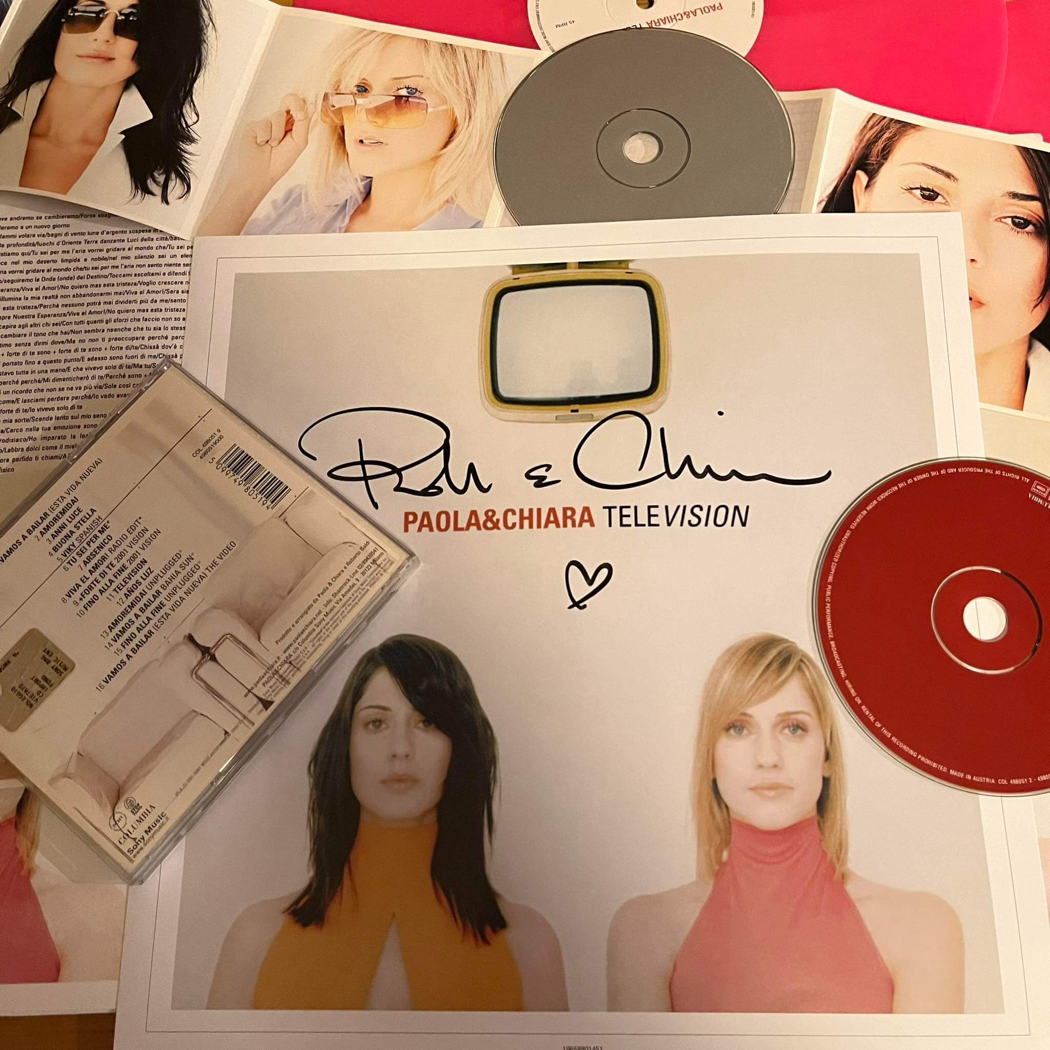 "Television" è il terzo album di Paola e Chiara pubblicato nel 2000