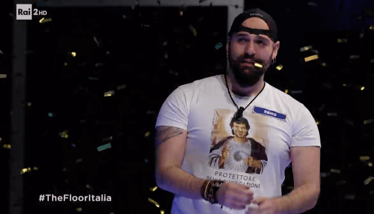 Remo "Rey" Sciutto, il divulgatore storico e attivista LGBTQIA+ ha vinto la prima edizione di The Floor - VIDEO - Remo 22Roy22 Sciutto il divulgatore storico e artistico ha vinto la prima edizione di The Floor - Gay.it