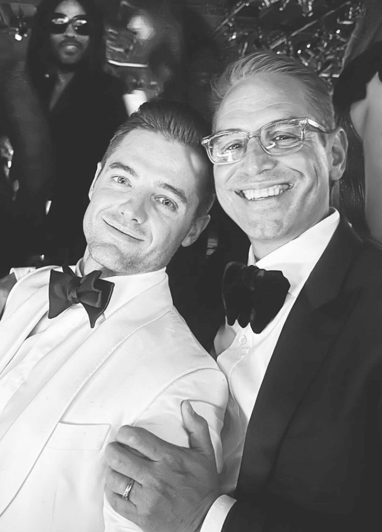 Compagni di Viaggio, Robbie Rogers spiega come l'essere stato calciatore gay abbia influenzato il suo lavoro da produttore - Robbie Rogers e Greg Berlanti - Gay.it