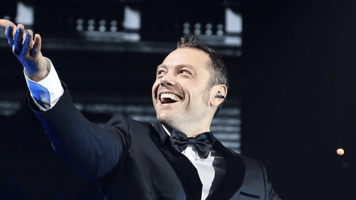 Tiziano Ferro travolto dall’affetto dei fan: “Ci sono periodi bui. L’importante è parlarne”