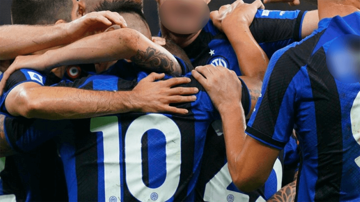 Fabrizio Corona parla di 4 calciatori gay all'Inter.