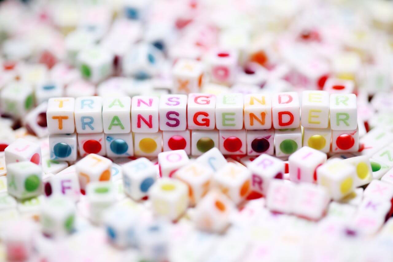 differenza tra non binary e transgender