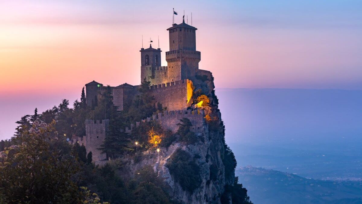 San Marino: un San Valentino di fascino e intimità, tra storia medievale e natura incontaminata