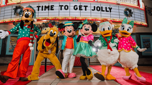 Topolino e Minnie costretti a censurare la parola "gay" da uno show Disney ad Orlando.
