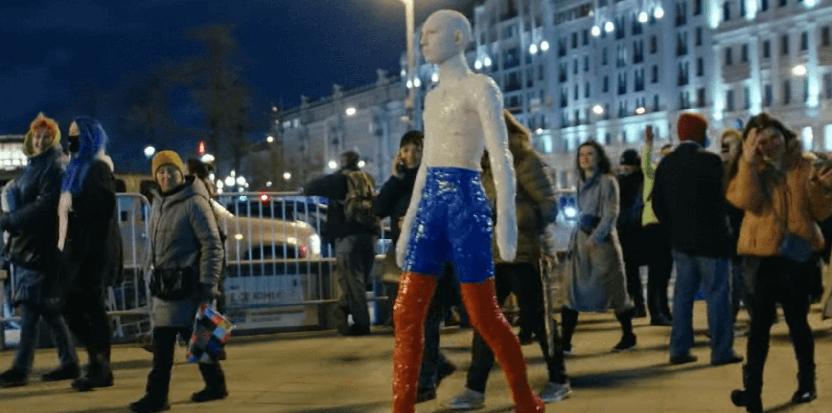 "Queendom", la performer russa Gena Marvin esempio di resistenza al potere di Putin - ucraina gena marvin - Gay.it