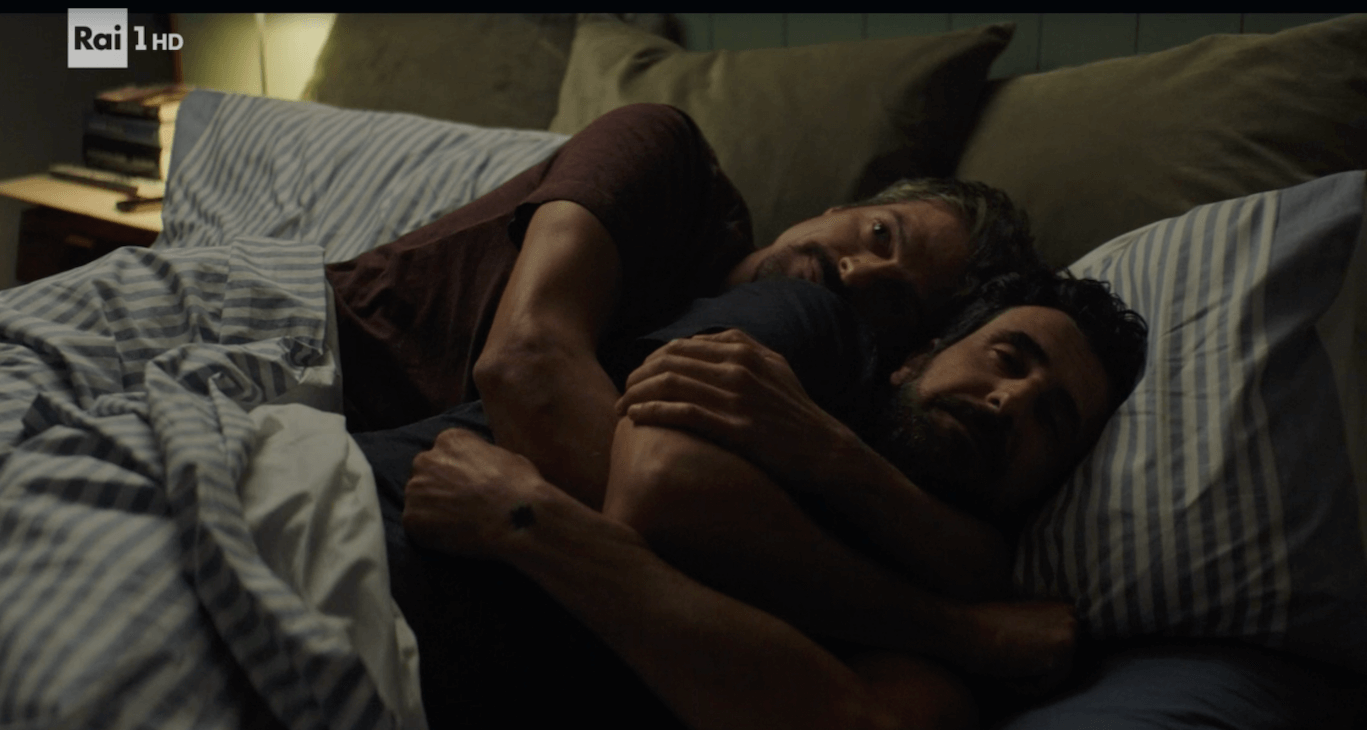 Gloria e la felice rappresentazione di una coppia gay, con annesso bacio da unione civile (senza censura) - Gloria 1 - Gay.it