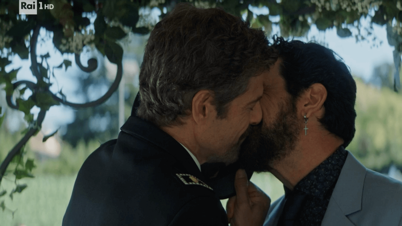 Gli indimenticabili baci queer del 2024 tra serie tv e cinema (VIDEO) - Gloria bacio gay - Gay.it