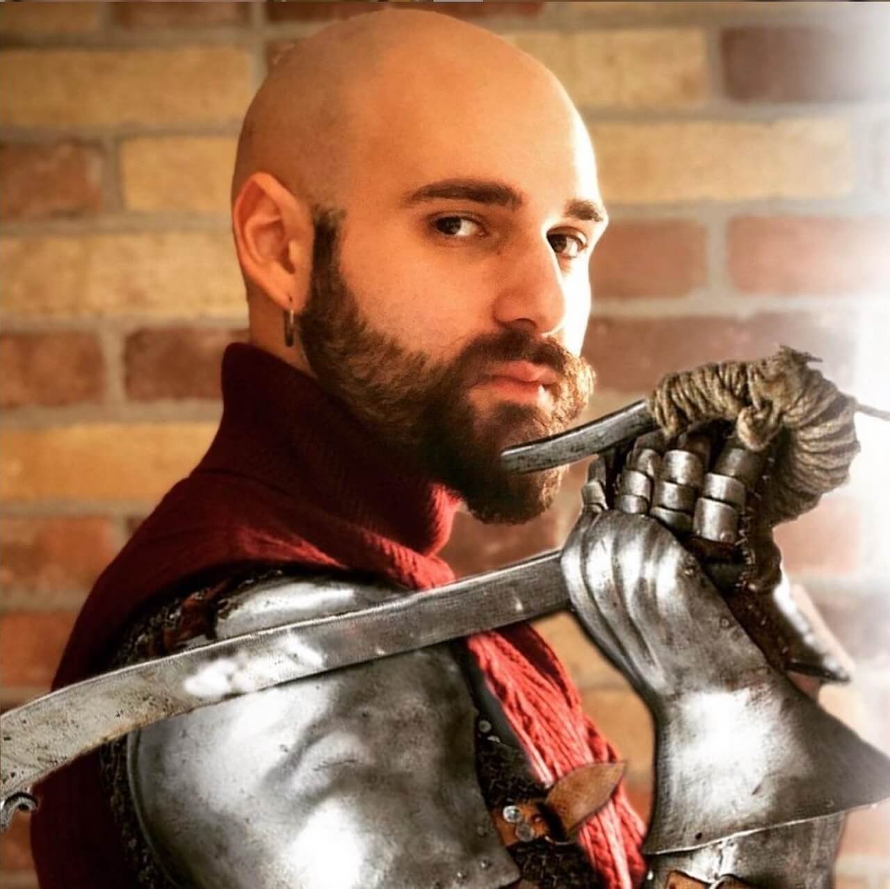 Rey Sciutto, trionfatore di The Floor: "Cerco di promulgare una società più inclusiva, abbattendo stereotipi". L'intervista - Rey Sciutto e il Medioevo - Gay.it