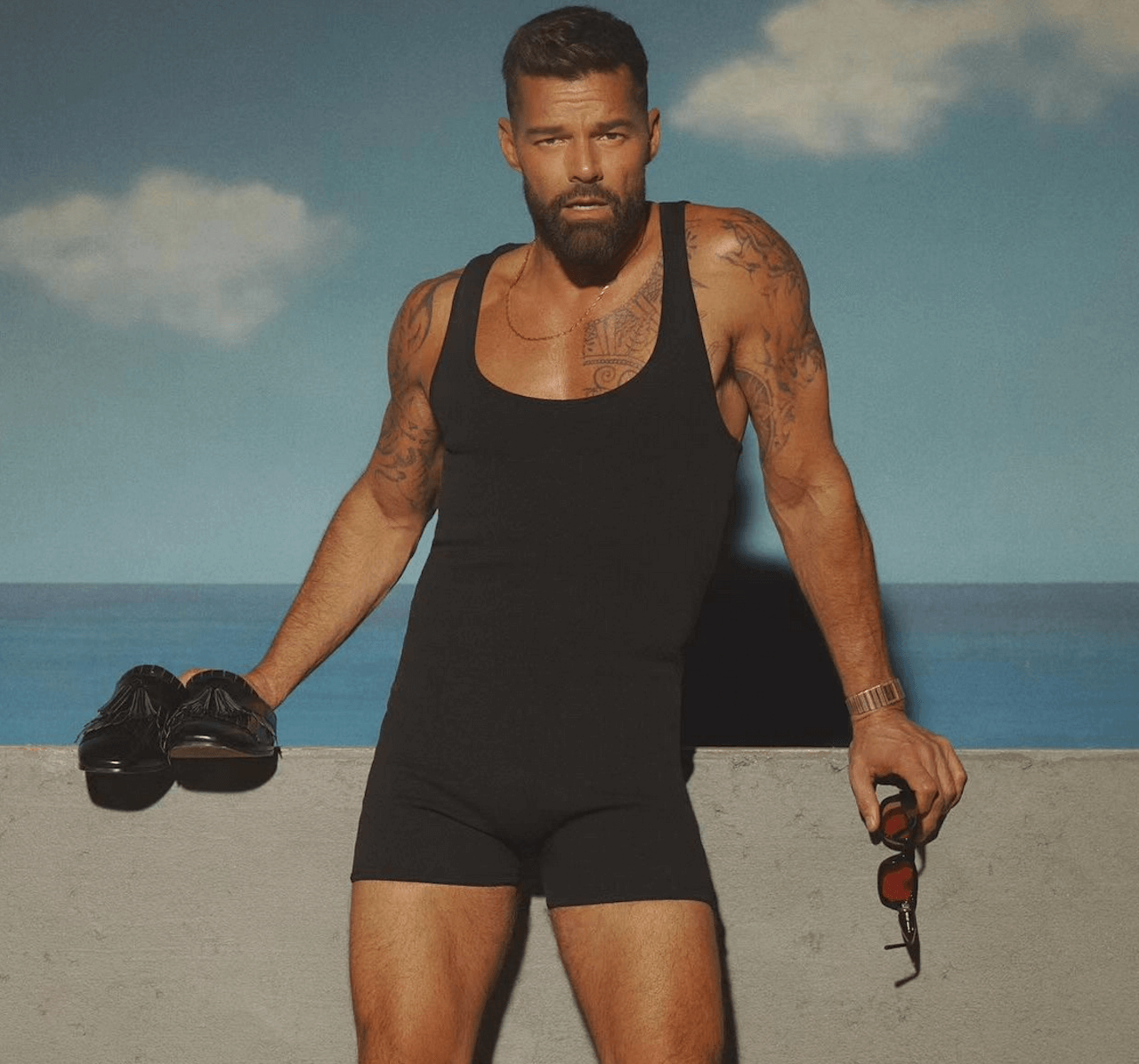 Ricky Martin: "Se avessi fatto coming out nel 1999 credo che non avrei avuto lo stesso successo" - Ricky Martin per GQ 1 - Gay.it