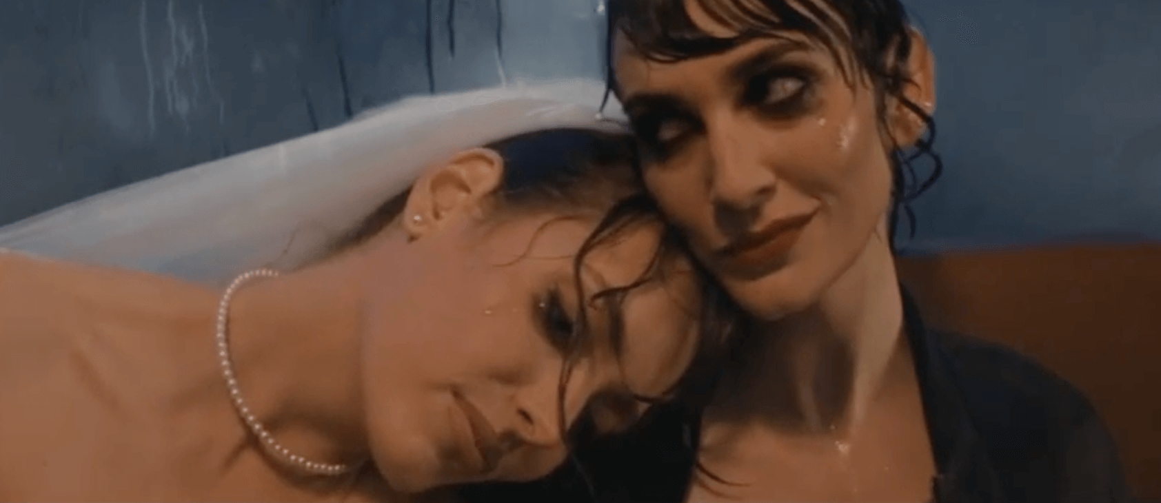 Sanremo 2024, due donne si amano in uno spot e Pillon attacca:  “Propaganda, ormai è un Festival LGBT”. VIDEO
