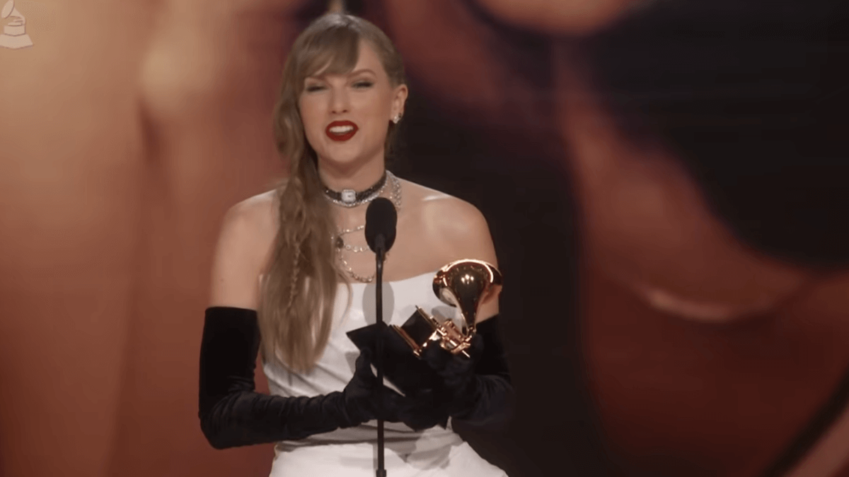 Grammy 2024, trionfano le donne. Taylor Swift nella Storia, premi anche per Miley, Kylie e Billie Eilish – VIDEO