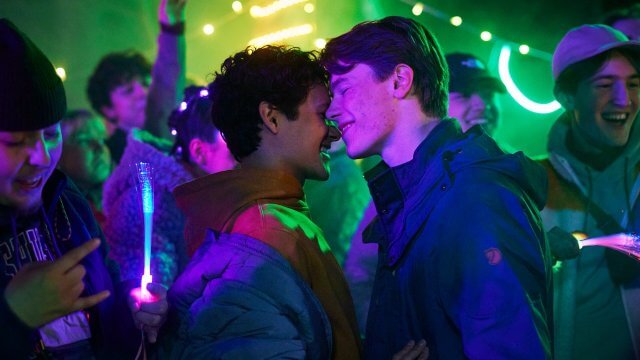 Regno Unito, il numero di giovani lesbiche gay e bisessuali è quadruplicato in un decennio - Young Royals 3 - Gay.it