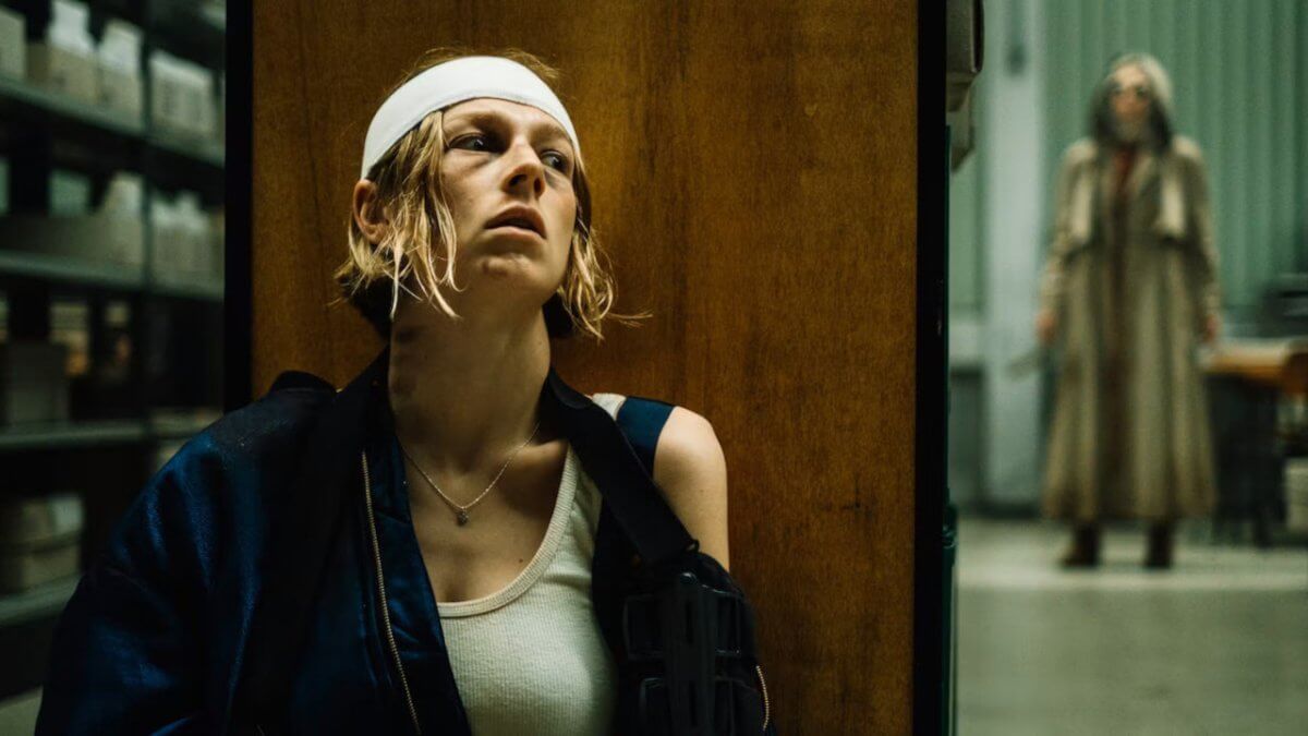 Hunter Schafer è la perfetta scream queen nell’horror Cuckoo – VIDEO