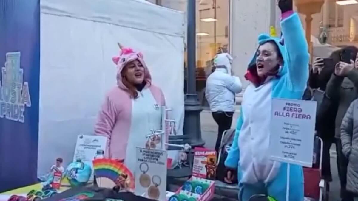 Arcigay Aosta contesta Giorgia Meloni in visita nel capoluogo valdostano: “Contro l’invisibilizzazione della nostra comunità”