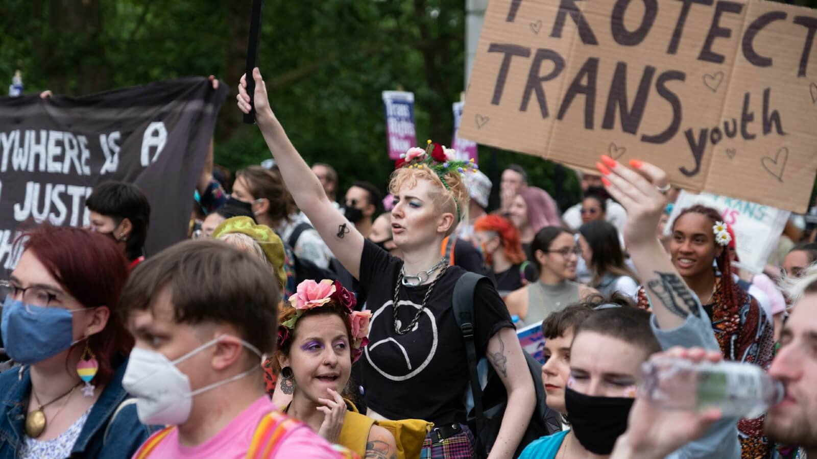 La disperata lettera all’Europa di 259 genitori di adolescenti transgender per fermare l’attacco del Governo Meloni al Careggi di Firenze