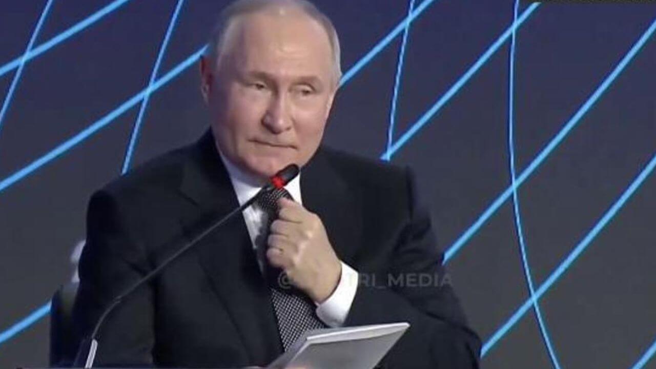 Russia, Putin sulla comunità LGBTQIA+: “Giù le mani dai bambini”